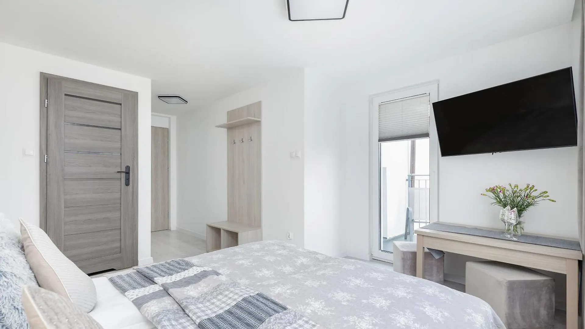 Jasne I Stylowe Apartamenty Z Balkonem W Kolobrzegu Blisko Plazy By Noclegi Renters Apartment Kolobrzeg
