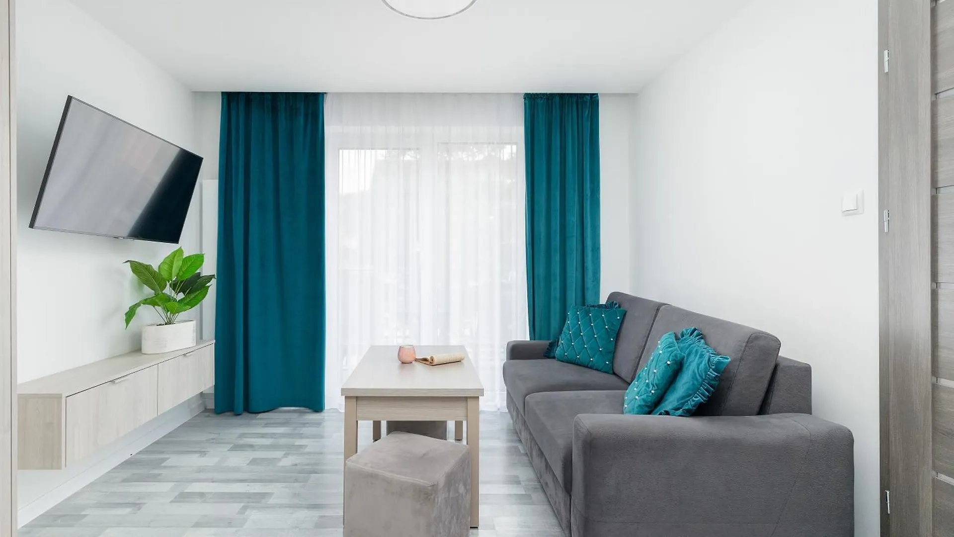 Jasne I Stylowe Apartamenty Z Balkonem W Kolobrzegu Blisko Plazy By Noclegi Renters 0*, Kolobrzeg