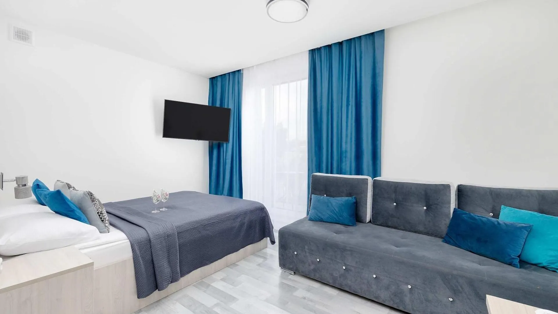 Jasne I Stylowe Apartamenty Z Balkonem W Kolobrzegu Blisko Plazy By Noclegi Renters Kolobrzeg